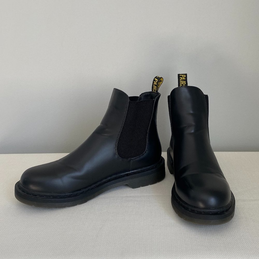 DREAM PAIRS Women's Black Chelsea Ankle Boots